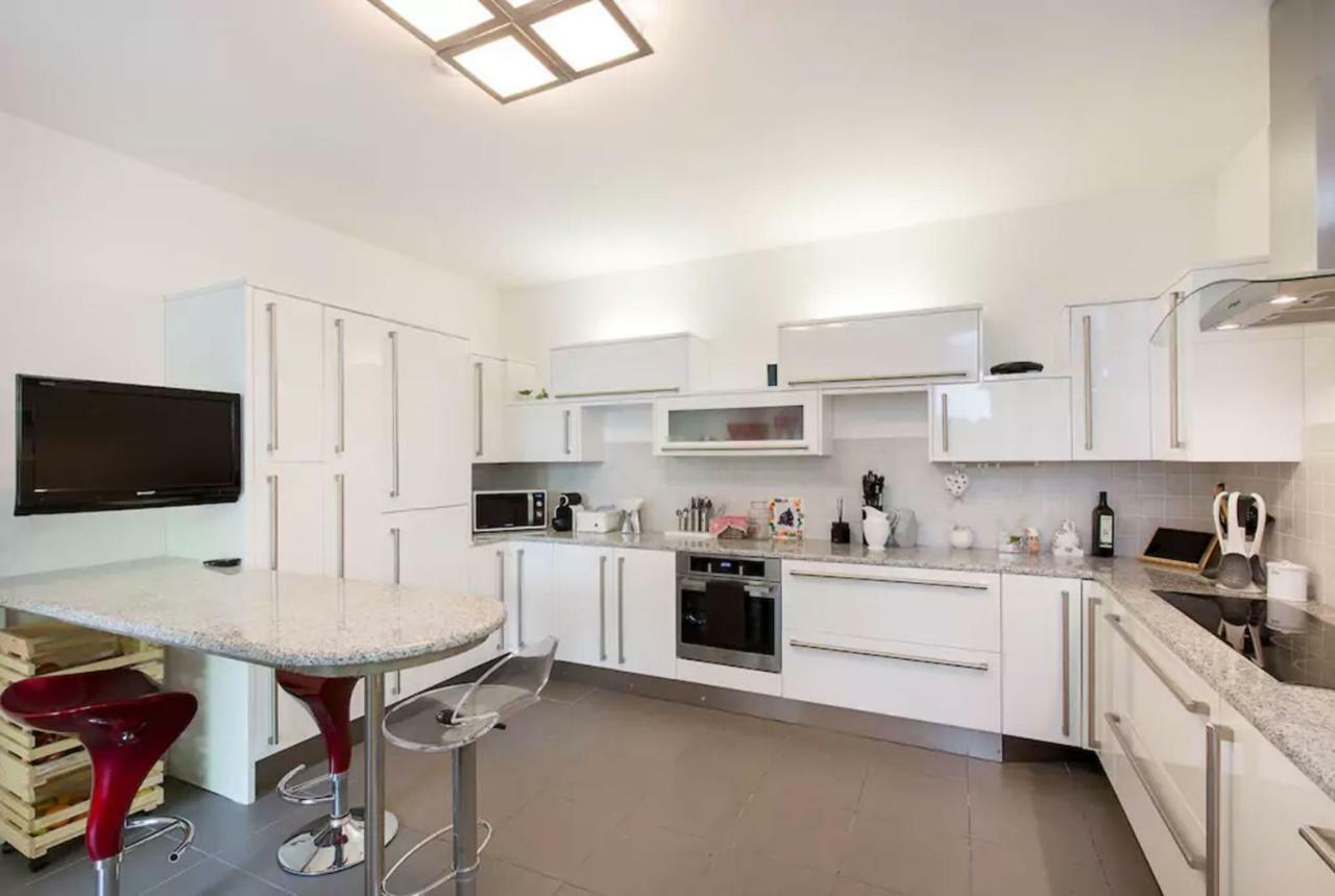 Armonie Del Lago - Lakeview Retreat With Private Garden, Pool & Jacuzzi Baveno Bagian luar foto